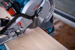 Akkukatkaisu- ja jiirisaha