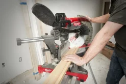 Akkukatkaisu- ja jiirisaha