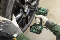 Akkumutterinväännin