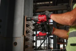 Akkumutterinväännin