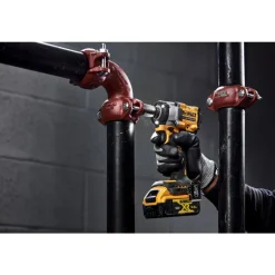 Iskevä akkumutterinväännin