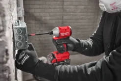 Iskevä akkuruuvinväännin