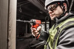 Iskevä ruuvinväännin