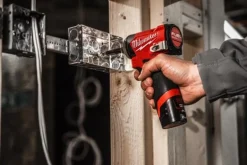 Iskevä ruuvinväännin