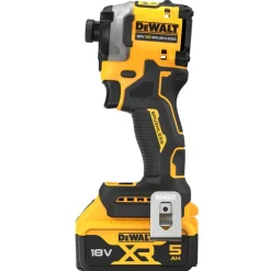 Iskevä ruuvinväännin