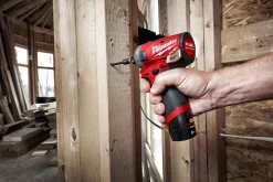 Iskevä ruuvinväännin