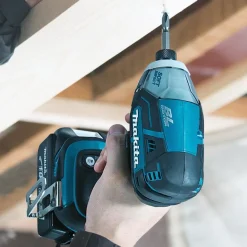 Iskevä ruuvinväännin