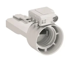 Lampun pistokkeen sovitin