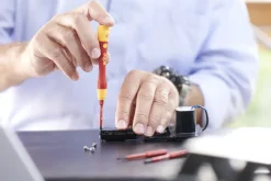 Tarkkuusruuvimeisseli